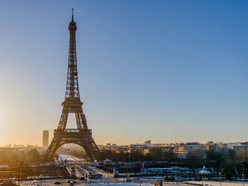 15 Ultra Luxury Hotels Near the Eiffel Tower