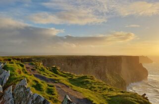 Ireland: How To Book the Best Pub, History, and Cliffs of Moher Guides in Ireland