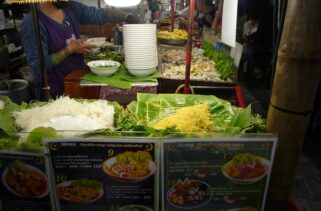 Singapore: Hire the Best Local Food and Culture Guides in Singapore Online