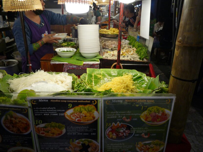 Singapore: Hire the Best Local Food and Culture Guides in Singapore Online